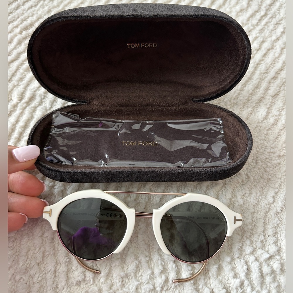 Authentic Tom Ford Unisex Round White Frame Sunglasses with Gold Accents - Picture 3 of 11